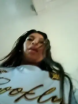 MeelFox online show from April 2026 12:10:01 PM