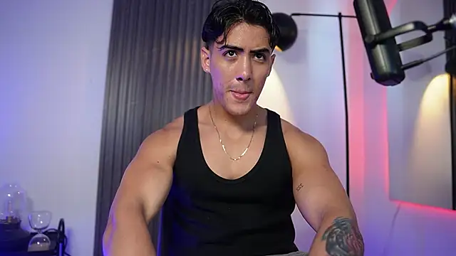 TaylerCross  online show from February 2026 07:06:02 PM