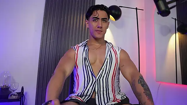 TaylerCross  online show from February 2026 07:17:02 PM