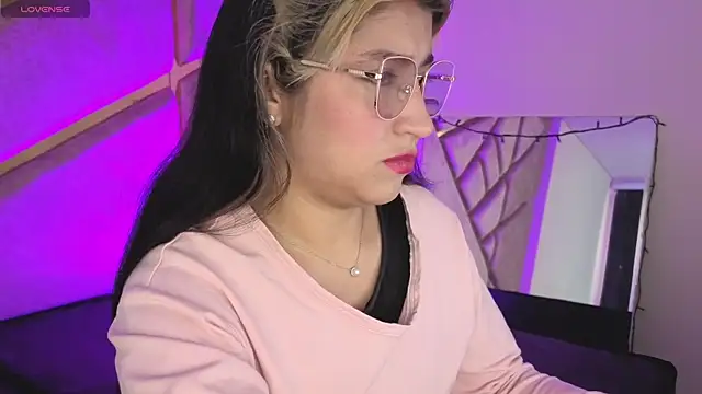 Dahiana Dmour  online show from February 2026 12:46:01 PM