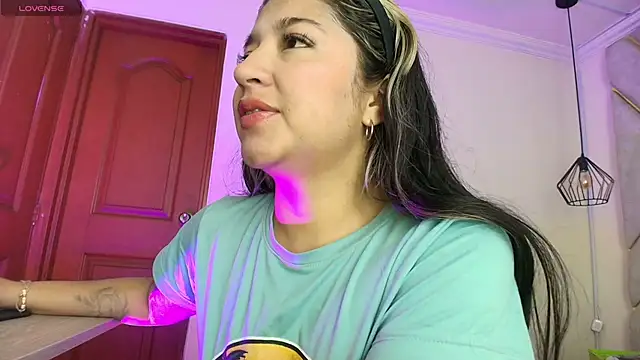 Dahiana Dmour  online show from April 2026 12:56:01 PM