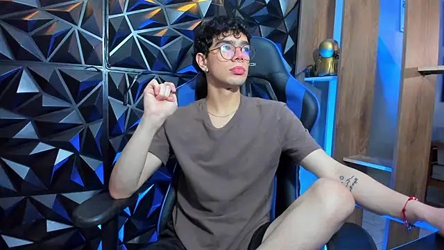 Snapshot of Elbombondelcircuit chatting on March 2026 04:35:01 PM Elbombondelcircuit online show from March 2026 04:35:01 PM