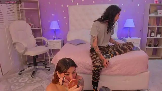 Goldentemptation  online show from March 2026 08:04:01 PM