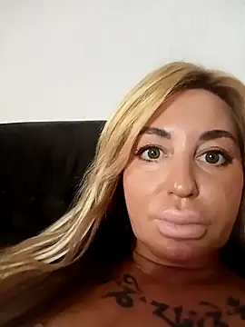 MiaMooly online show from October 2025 03:12:01 PM