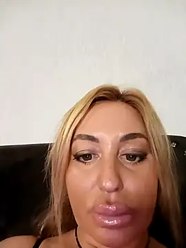 MiaMooly online show from October 2025 03:01:02 PM