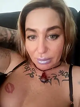 MiaMooly online show from October 2025 11:00:01 AM