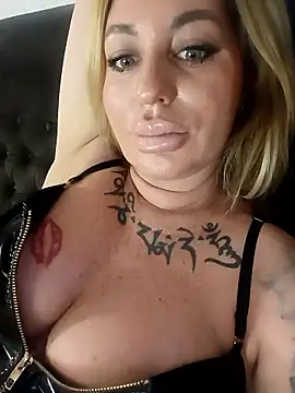 MiaMooly online show from January 2026 06:55:02 PM