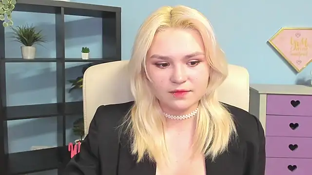 Snapshot of SweetLilyxo chatting on February 2026 02:47:01 PM SweetLilyxo online show from February 2026 02:47:01 PM