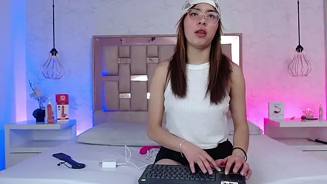 Snapshot of ChloeSteele chatting on February 2026 12:03:01 PM ChloeSteele online show from February 2026 12:03:01 PM