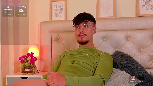 Snapshot of Aiden_Gray chatting on March 2026 06:14:02 PM Aiden Gray online show from March 2026 06:14:02 PM