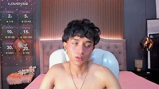 Snapshot of Noa_03 chatting on February 2026 01:48:02 PM Noa 03 online show from February 2026 01:48:02 PM