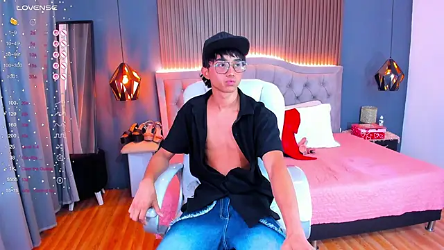 Snapshot of Noa_03 chatting on April 2026 06:03:02 PM Noa 03 online show from April 2026 06:03:02 PM