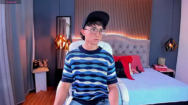 Snapshot of Noa_03 chatting on May 2026 06:15:02 PM Noa 03 online show from May 2026 06:15:02 PM
