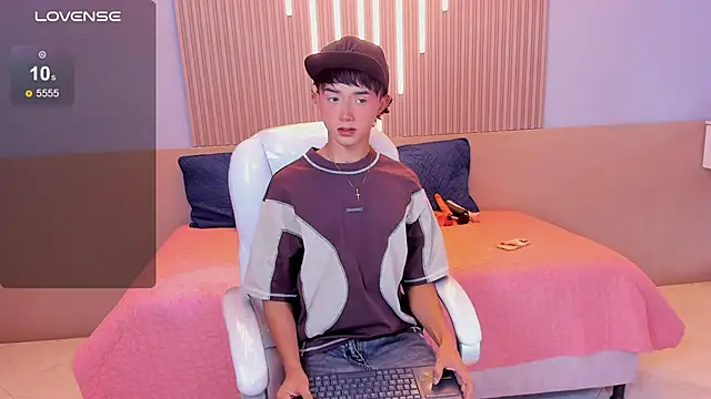 Snapshot of Noa_03 chatting on May 2026 06:16:02 PM Noa 03 online show from May 2026 06:16:02 PM