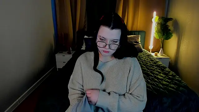 Snapshot of Kira_G0ld chatting on February 2026 01:04:01 AM Kira G0ld online show from February 2026 01:04:01 AM