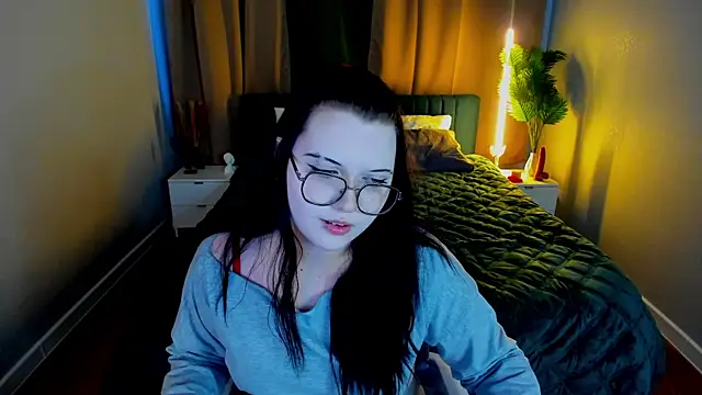 Snapshot of Kira_G0ld chatting on March 2026 01:11:01 AM Kira G0ld online show from March 2026 01:11:01 AM