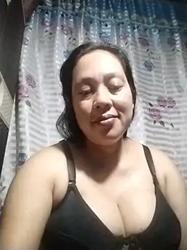 Snapshot of May_Bombs chatting on February 2026 09:07:01 PM May Bombs online show from February 2026 09:07:01 PM