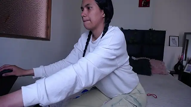 Snapshot of Julieta_Parker chatting on February 2026 05:19:01 PM Julieta Parker online show from February 2026 05:19:01 PM