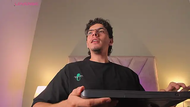 Snapshot of Axel_Creed chatting on February 2026 02:27:01 PM Axel Creed online show from February 2026 02:27:01 PM