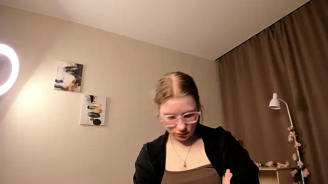 Snapshot of VictorMencia chatting on February 2026 07:14:02 PM VictorMencia online show from February 2026 07:14:02 PM