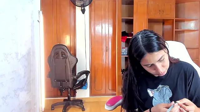 Snapshot of Emily_and_Soffy chatting on February 2026 12:04:02 PM Emily and Soffy online show from February 2026 12:04:02 PM