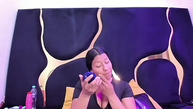 Vaneline2 online show from March 2026 07:36:02 PM