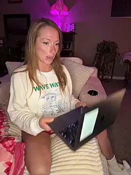 Snapshot of mooviebaby chatting on June 2026 09:00:01 AM mooviebaby online show from June 2026 09:00:01 AM