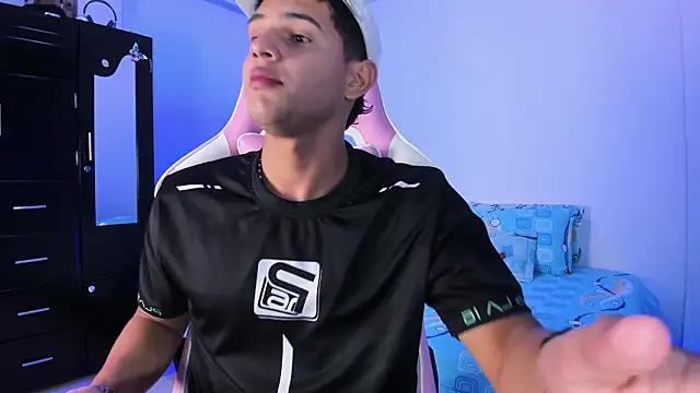 Snapshot of Adrian_Prime_ chatting on February 2026 07:23:01 PM Adrian Prime online show from February 2026 07:23:01 PM