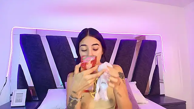 Snapshot of sophia_love__ chatting on February 2026 01:38:02 PM sophia love online show from February 2026 01:38:02 PM