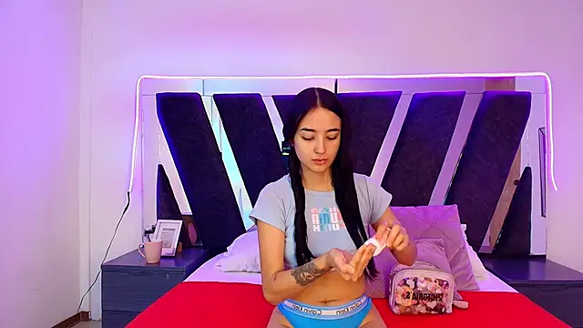 Snapshot of sophia_love__ chatting on February 2026 02:05:02 PM sophia love online show from February 2026 02:05:02 PM