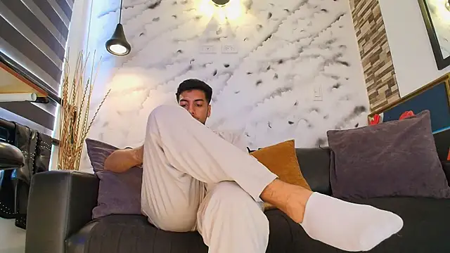 Snapshot of Max_Hornye chatting on February 2026 06:59:02 PM Max Hornye online show from February 2026 06:59:02 PM