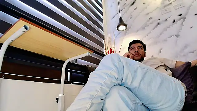 Snapshot of Max_Hornye chatting on February 2026 07:15:02 PM Max Hornye online show from February 2026 07:15:02 PM