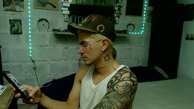 Snapshot of paul-mendezx chatting on February 2026 06:04:02 PM paul-mendezx online show from February 2026 06:04:02 PM