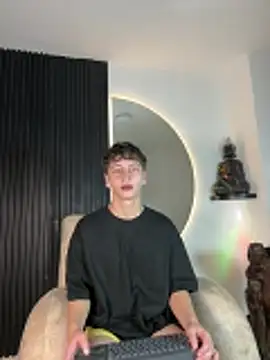 Snapshot of ARON_LUXX chatting on February 2026 03:10:01 AM ARON LUXX online show from February 2026 03:10:01 AM