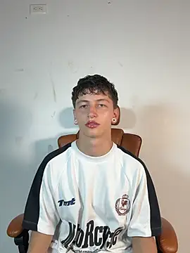 ARON LUXX online show from March 2026 04:01:01 PM