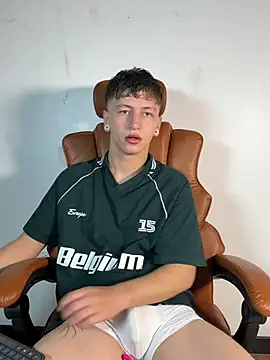 ARON LUXX online show from March 2026 02:33:01 PM