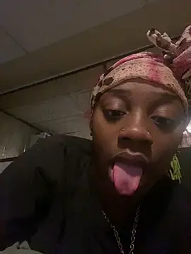 Snapshot of prettybrown9 chatting on June 2026 10:43:02 PM prettybrown9 online show from June 2026 10:43:02 PM