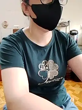 LiilyZi online show from April 2026 02:11:02 AM