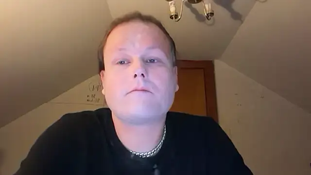 Snapshot of RaeganV chatting on February 2026 09:10:02 AM RaeganV online show from February 2026 09:10:02 AM