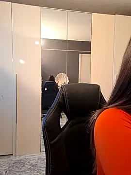 Nhaomy    online show from February 2026 12:52:02 PM