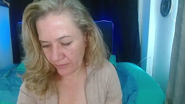 Snapshot of andreea_xx chatting on February 2026 02:00:02 PM andreea xx online show from February 2026 02:00:02 PM