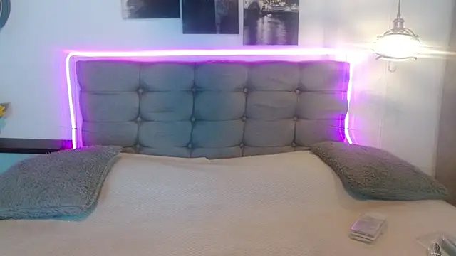 Snapshot of andreea_xx chatting on February 2026 01:33:02 PM andreea xx online show from February 2026 01:33:02 PM