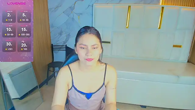 Snapshot of rox_luxury_tf chatting on April 2026 01:24:02 PM rox luxury tf online show from April 2026 01:24:02 PM