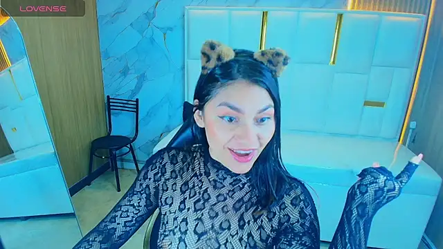 Snapshot of rox_luxury_tf chatting on May 2026 01:38:02 PM rox luxury tf online show from May 2026 01:38:02 PM