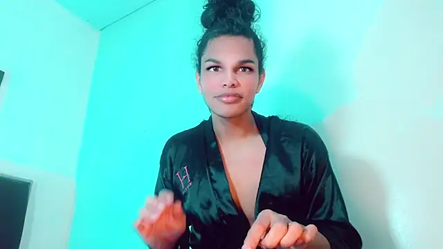 Snapshot of Zonce_shimer chatting on February 2026 03:57:02 AM Zonce shimer online show from February 2026 03:57:02 AM