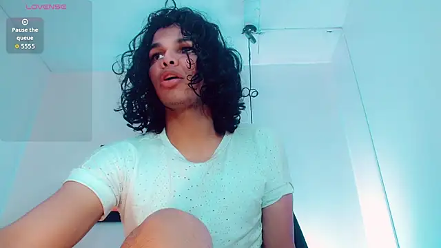 Snapshot of Zonce_shimer chatting on February 2026 03:26:01 AM Zonce shimer online show from February 2026 03:26:01 AM