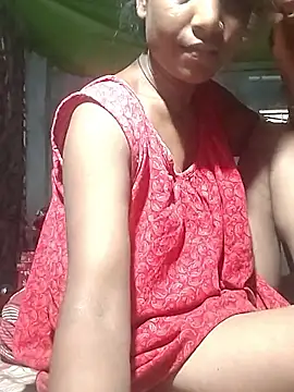 Snapshot of Sweet-runi chatting on May 2026 12:39:02 AM Sweet-runi online show from May 2026 12:39:02 AM