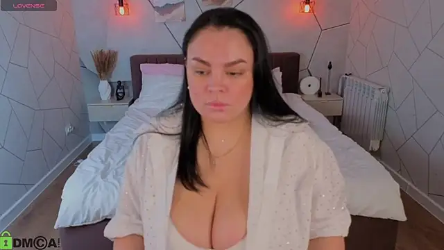 Snapshot of adele_crown chatting on February 2026 01:53:02 AM adele crown online show from February 2026 01:53:02 AM