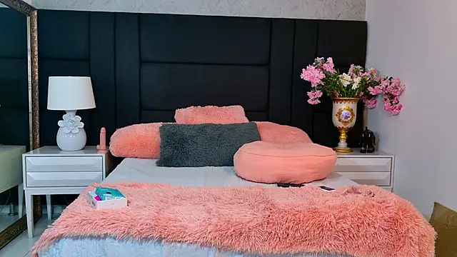 Snapshot of MaraGrief_ chatting on February 2026 12:01:01 PM MaraGrief online show from February 2026 12:01:01 PM