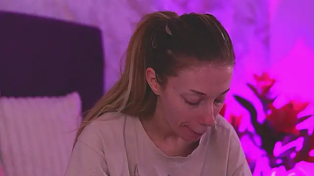 EllinaNuria online show from March 2026 04:27:01 AM